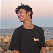 Me defino como un chico responsable, trabajador, con ganas de ofrecer mi ayuda y hacer mejorar a los chicos de primaria y ESO con las asignaturas que necesiten.